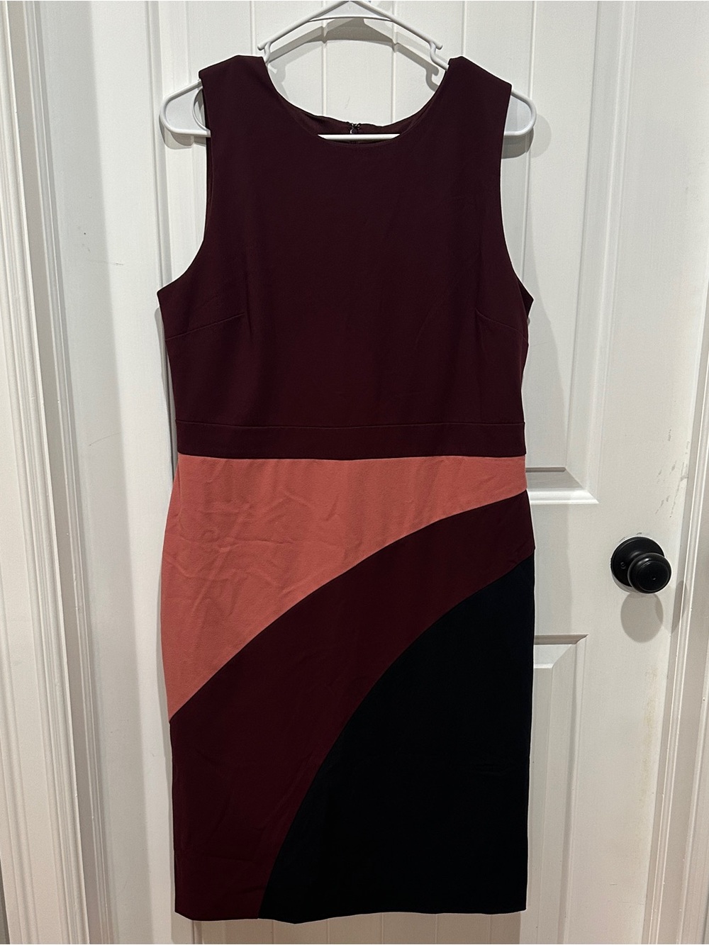Sleeveless Colorblock Sheath Dress in Burgundy, Pink & Black